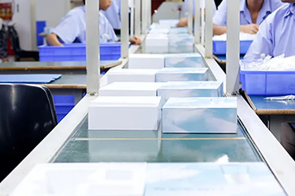 OEM Guide 9 Comprehensive quality control and 100% inspection of packaged electric toothbrushes on the assembly line.