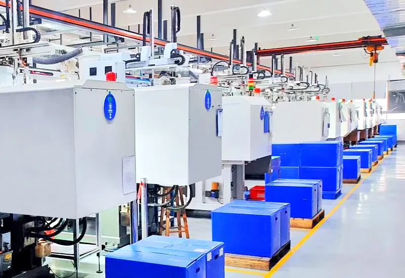 Home 26 Advanced injection molding and tooling machinery inside our factory, ensuring customized solutions and on-time delivery for oral care brands.